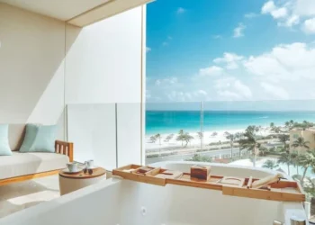 ALG Vacations Hosts Live Facebook Event from Aruba for Travel Advisors