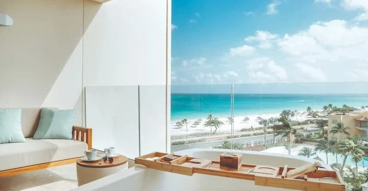 ALG Vacations Hosts Live Facebook Event from Aruba for Travel Advisors