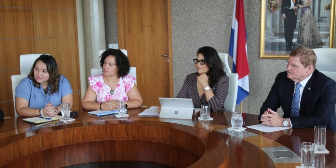 Aruban Government Meets with Consular Association