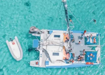 Sailing in Aruba: Set Sail on the High Seas