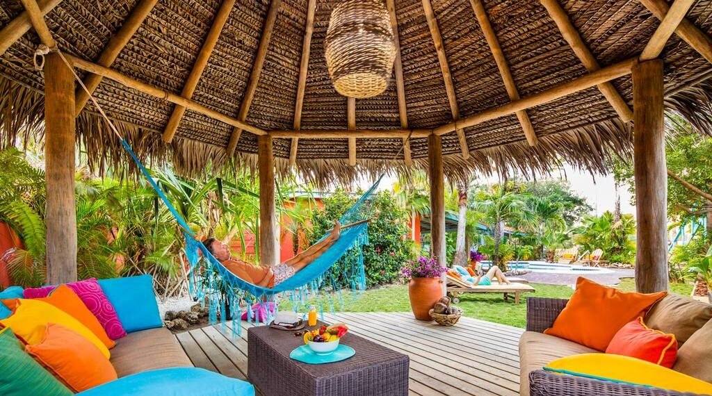 Resort Alternatives in Aruba: Stay Your Way on the One Happy Island