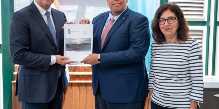 Aruba Submits 2022 Annual Financial Report to General Audit Chamber Minister Geoffrey Wever Emphasizes Commitment to Financial Transparency