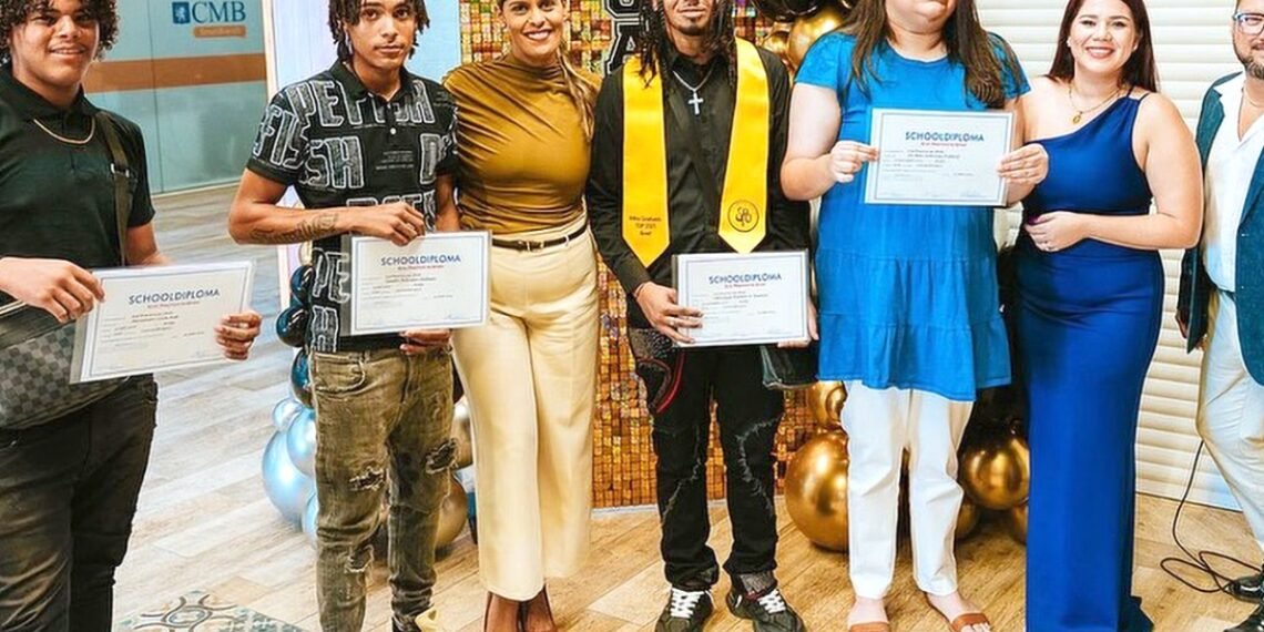 Minister Gerlien Attends Graduation Ceremony of SPO Schools