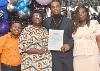 ‘Elements’ Theme Lights Up Abraham de Veerschool Graduation Night