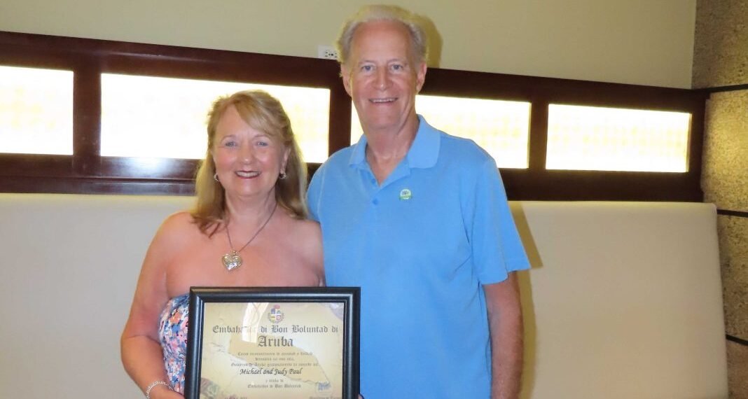 Aruba Tourism Authority Honors Loyal Visitors Mr. Micheal and Mrs. Judy Paul at Marriott’s Aruba Surf Club