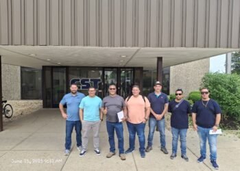 WEB Aruba Team Visits Chicago Plant to Oversee Steel Panel Production for Tank Project