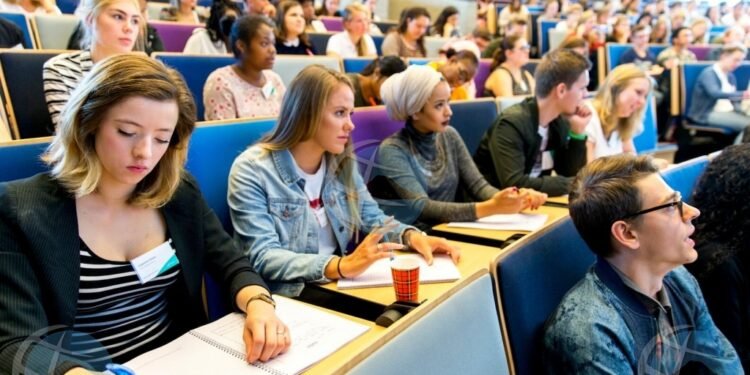 Successful First Year of Pre-Departure Program Prepares 300 Caribbean Students for Studies in the Netherlands