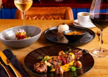 Enjoy a 3-Course Dinner at Que Pasa Restaurant & Winebar for Just 59 Florins This August!