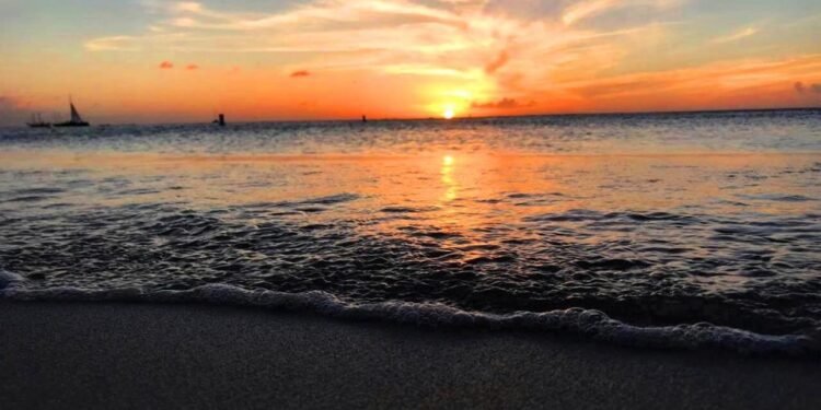 11 Sunsets to Make You Fall in Love with Aruba All Over Again 11 Sunsets to Make You Fall in Love with Aruba All Over Again