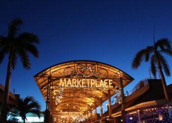 Renaissance Marketplace Brings Aruba’s First Winter Wonderland Christmas Market to Life