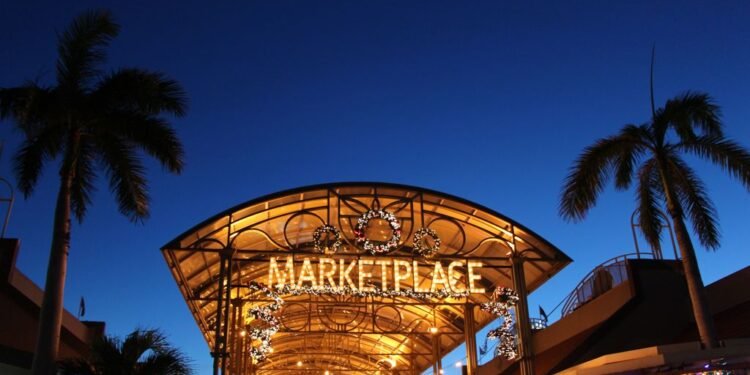 Renaissance Marketplace Brings Aruba’s First Winter Wonderland Christmas Market to Life