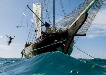 Set Sail on Lady Black: Aruba’s Ultimate Luxury Sailing Experience