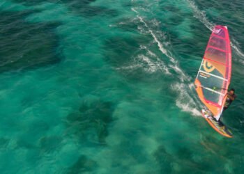 Windsurfing in Aruba: Glide into Paradise