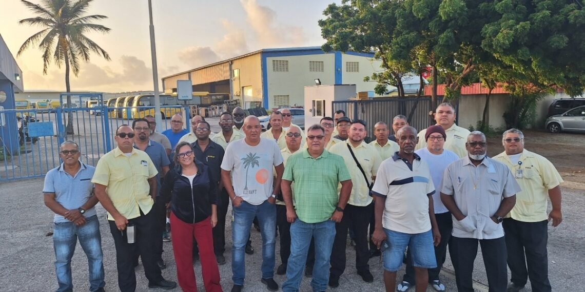 Arubus Workers Refuse to Accept Being Sent ‘From Cashier to Wall’