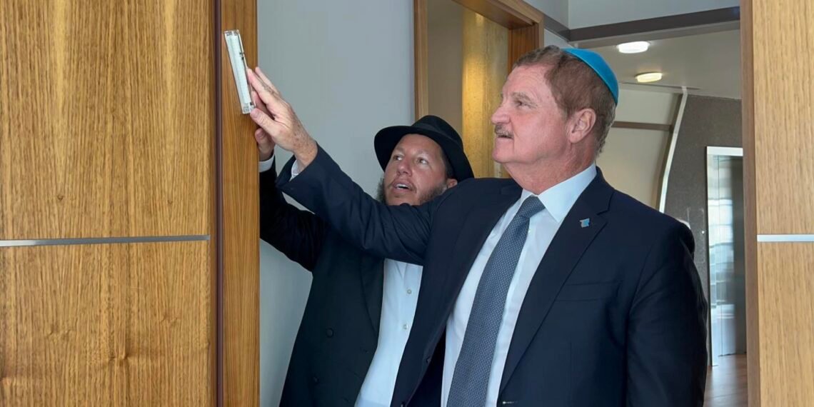 Chabad Rabbi Marks Jewish Traditions with Aruba’s Prime Minister