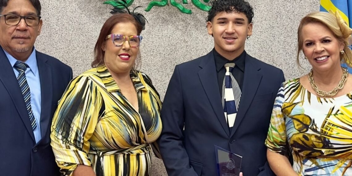 Richard Ri-Angelo Becomes First Winner of Aruba Parliament’s ‘Hala di Shoco’ Award