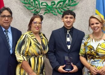 Richard Ri-Angelo Becomes First Winner of Aruba Parliament’s ‘Hala di Shoco’ Award