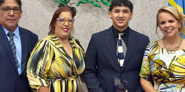 Richard Ri-Angelo Becomes First Winner of Aruba Parliament’s ‘Hala di Shoco’ Award