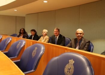 Prime Minister Mike Eman Visits the Dutch Tweede Kamer