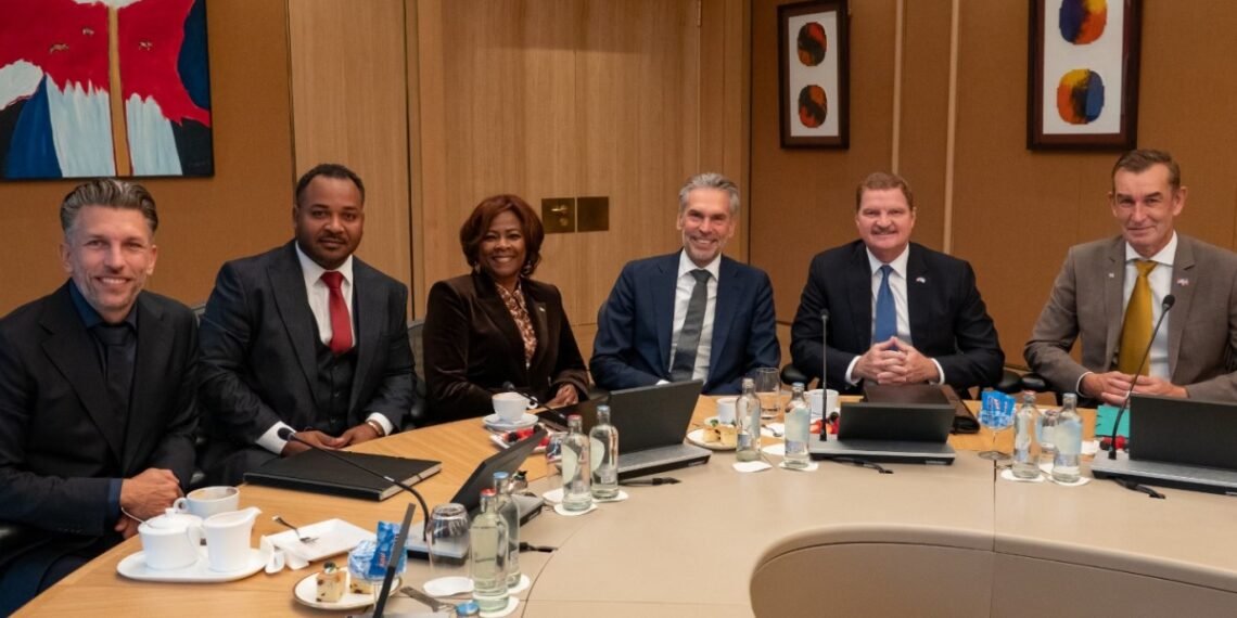 Prime Minister Mike Eman Presents Rijkswet Dispute Regulation