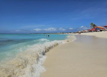 Arashi Beach in Aruba: A Hidden Gem with Calm Waters, White Sand, and a Beloved Beach Bar