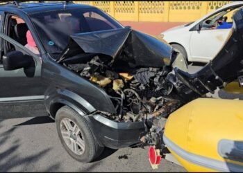 Three-Vehicle Collision in Noord Causes Major Damage