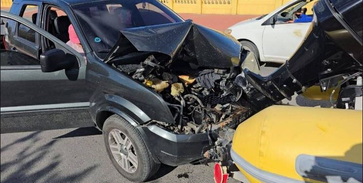 Three-Vehicle Collision in Noord Causes Major Damage