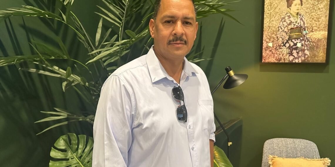 Different Topics Presented at Meeting with Ombudsman Reinier van Zutphen Member of Parliament Carlos Bermudez Different Topics Presented at Meeting with Ombudsman Reinier van Zutphen Member of Parliament Carlos Bermudez