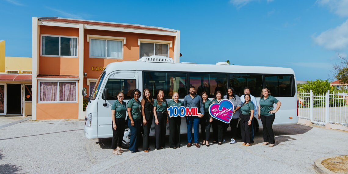 Aruba Bank Donates 100,000 Florins to Stichting Casa Cuna Progreso for New Bus