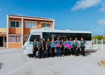 Aruba Bank Donates 100,000 Florins to Stichting Casa Cuna Progreso for New Bus