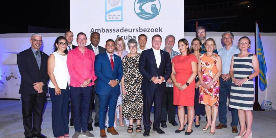 Prime Minister Eman Welcomes 15 Dutch Kingdom Diplomats at Fort Zoutman