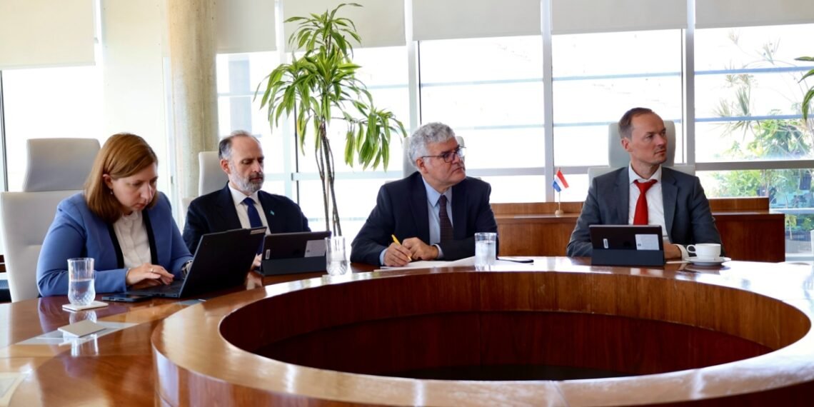 Minister Wendrick Cicilia Meets IMF on Aruba’s Economic Outlook