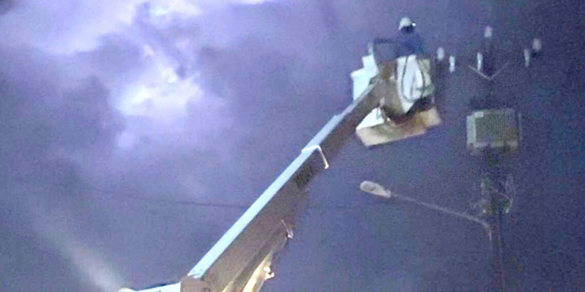 Power Outages Across Aruba as Elmar Technicians Work Overnight to Restore Electricity