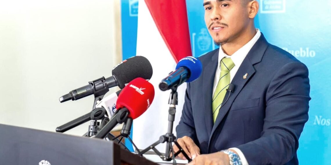 Minister Wendrick Cicilia Working on Introducing Youth Minimum Wage in Aruba