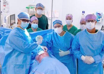 Dr. Diego Gonzalez Rivas Shares His Technique During Surgery in ArubaA Global Pioneer in Modern Medicine