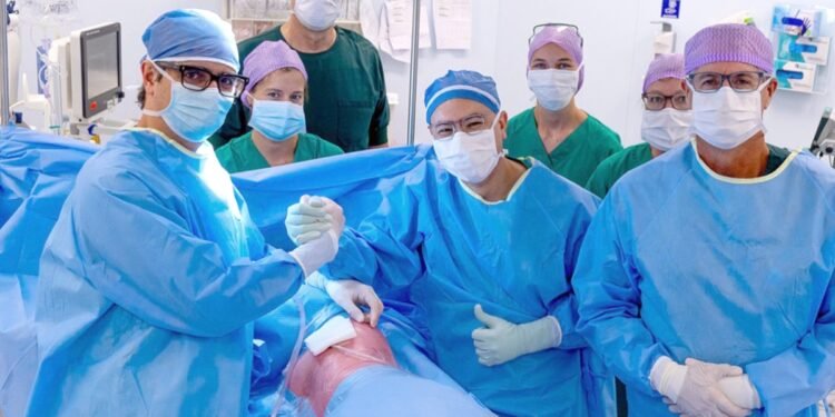 Dr. Diego Gonzalez Rivas Shares His Technique During Surgery in ArubaA Global Pioneer in Modern Medicine