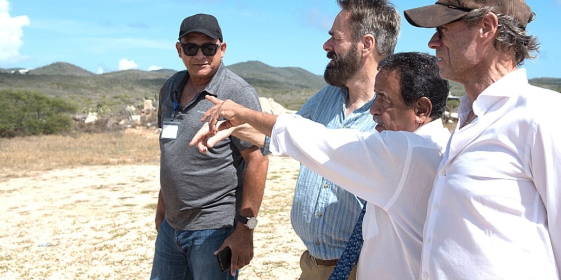 Minister Inspects Multiple Sites for Innovative Housing Development Across Aruba