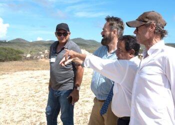 Minister Inspects Multiple Sites for Innovative Housing Development Across Aruba