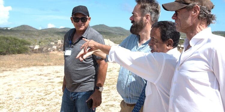 Minister Inspects Multiple Sites for Innovative Housing Development Across Aruba