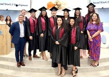 Seventeen New Social Workers Graduate from the University of Aruba