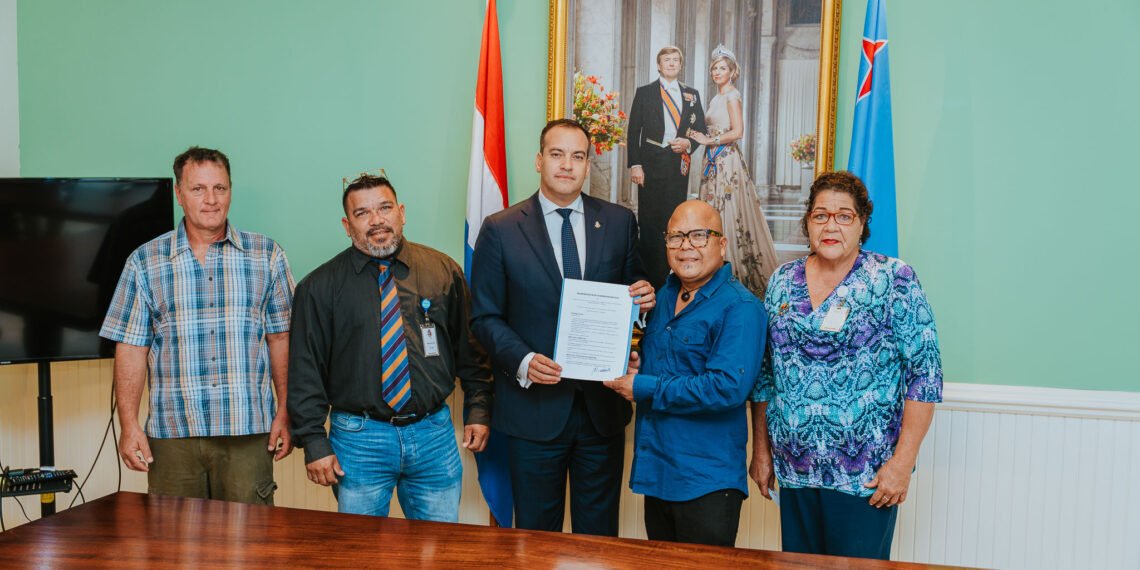 Minister Geoffrey Wever and the Pro Cunukeronan Arubiano Commission Sign MoU to Strengthen Primary Sector and Boost Food Security