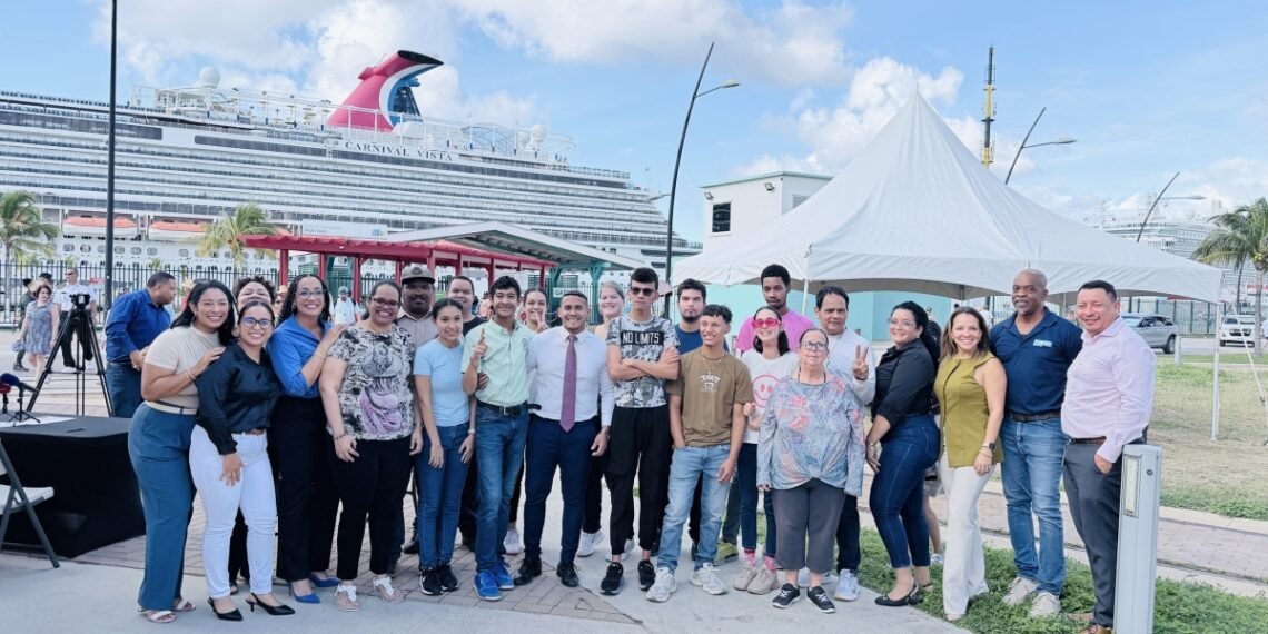 Minister Wendrick Cicilia Grants Kiosk to Trampolin pa Trabao