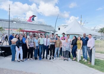 Minister Wendrick Cicilia Grants Kiosk to Trampolin pa Trabao