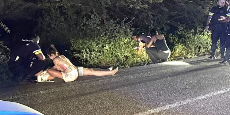 Serious Hit-and-Run Leaves Two Pedestrians Injured on Saturday Night in Caya Musica