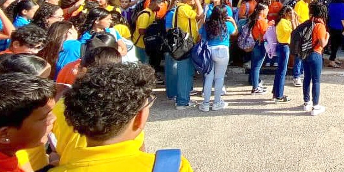 Friday Marks the Last School Day of the Year in Aruba