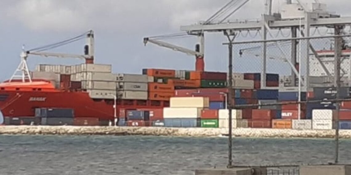 Minister Wever and Customs Find Urgent Solution to Release Refrigerated Containers Before Christmas