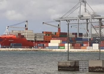 Minister Wever and Customs Find Urgent Solution to Release Refrigerated Containers Before Christmas
