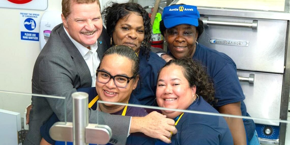 Prime Minister Eman and Minister Cicilia Thank Airport Staff for Exceptional Service