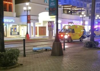 A tragic hit-and-run incident late Sunday night has claimed the lives of a couple who had just left Wind Creek Crystal Casino, marking the first two traffic fatalities of 2026 in Aruba.
