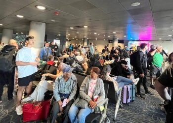 Chaos at Bogotá Airport After Flights to Aruba Are Canceled